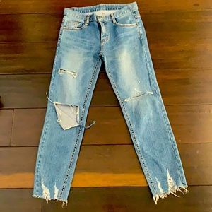 Distressed skinny jeans